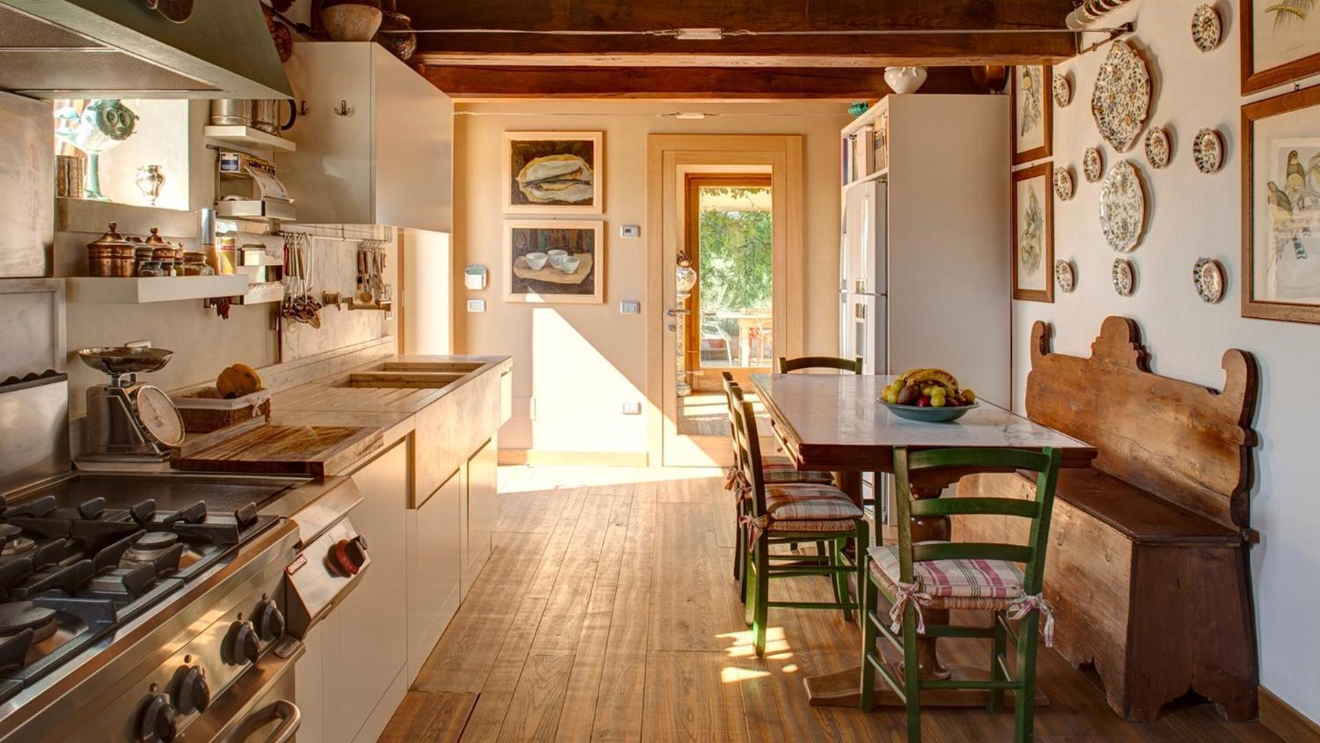 Casa Eugenia 8, Emma *
