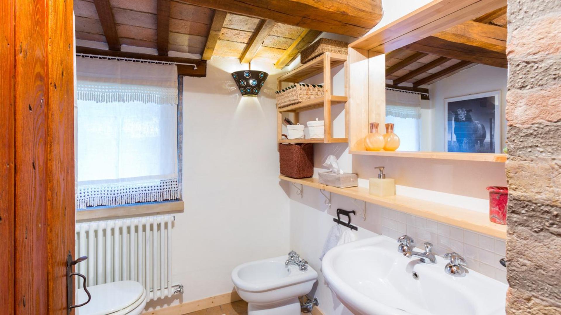 Casa Eugenia 8, Emma Villa *